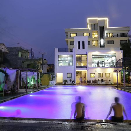 Club Denovo Hotel Butwal Bagian luar foto