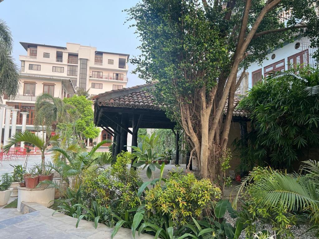 Club Denovo Hotel Butwal Bagian luar foto