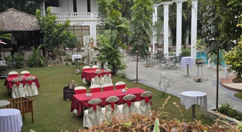 Club Denovo Hotel Butwal Bagian luar foto