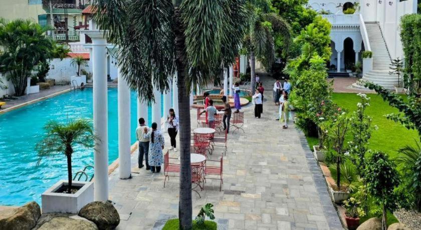 Club Denovo Hotel Butwal Bagian luar foto