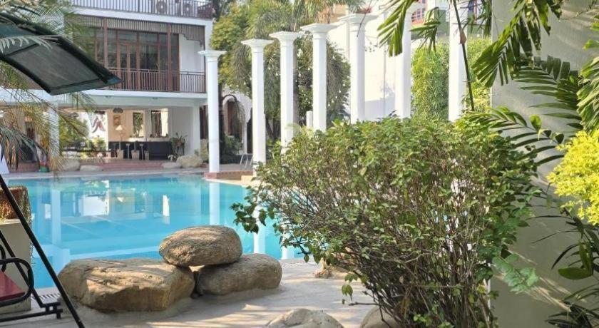 Club Denovo Hotel Butwal Bagian luar foto