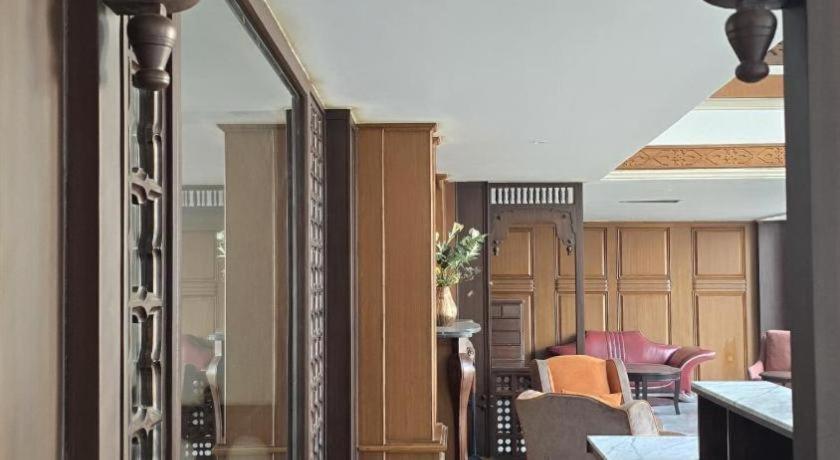 Club Denovo Hotel Butwal Bagian luar foto