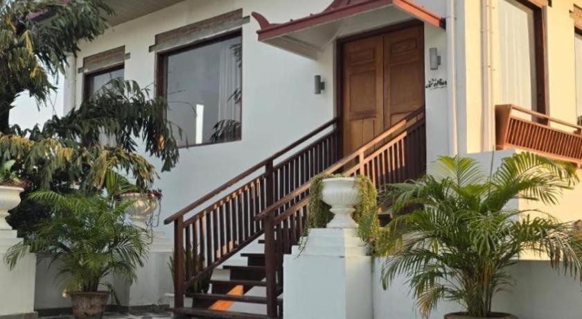 Club Denovo Hotel Butwal Bagian luar foto