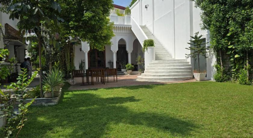 Club Denovo Hotel Butwal Bagian luar foto
