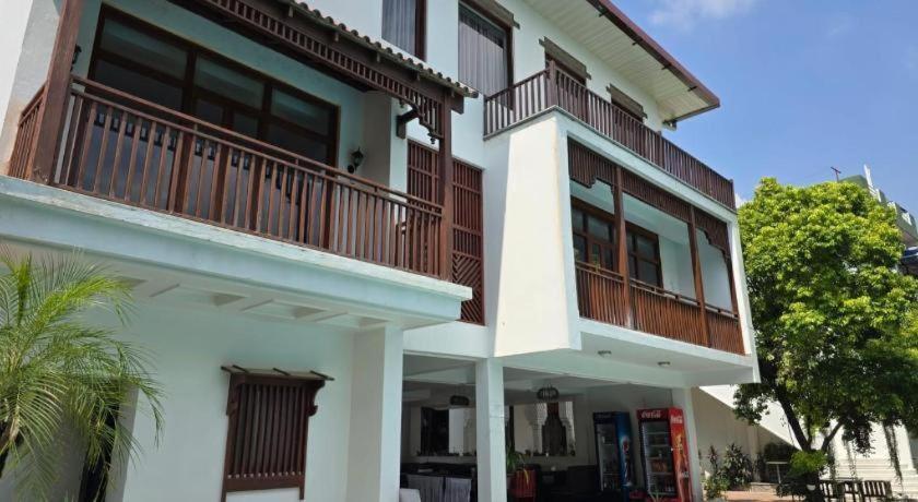 Club Denovo Hotel Butwal Bagian luar foto