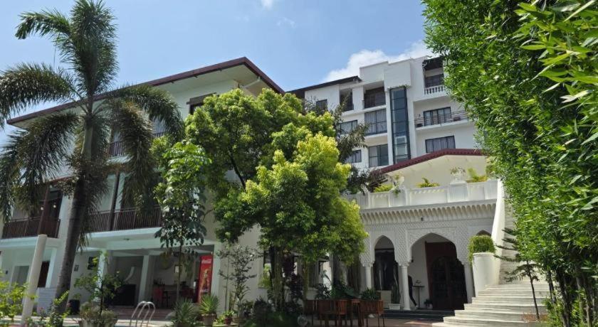 Club Denovo Hotel Butwal Bagian luar foto