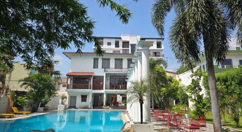 Club Denovo Hotel Butwal Bagian luar foto