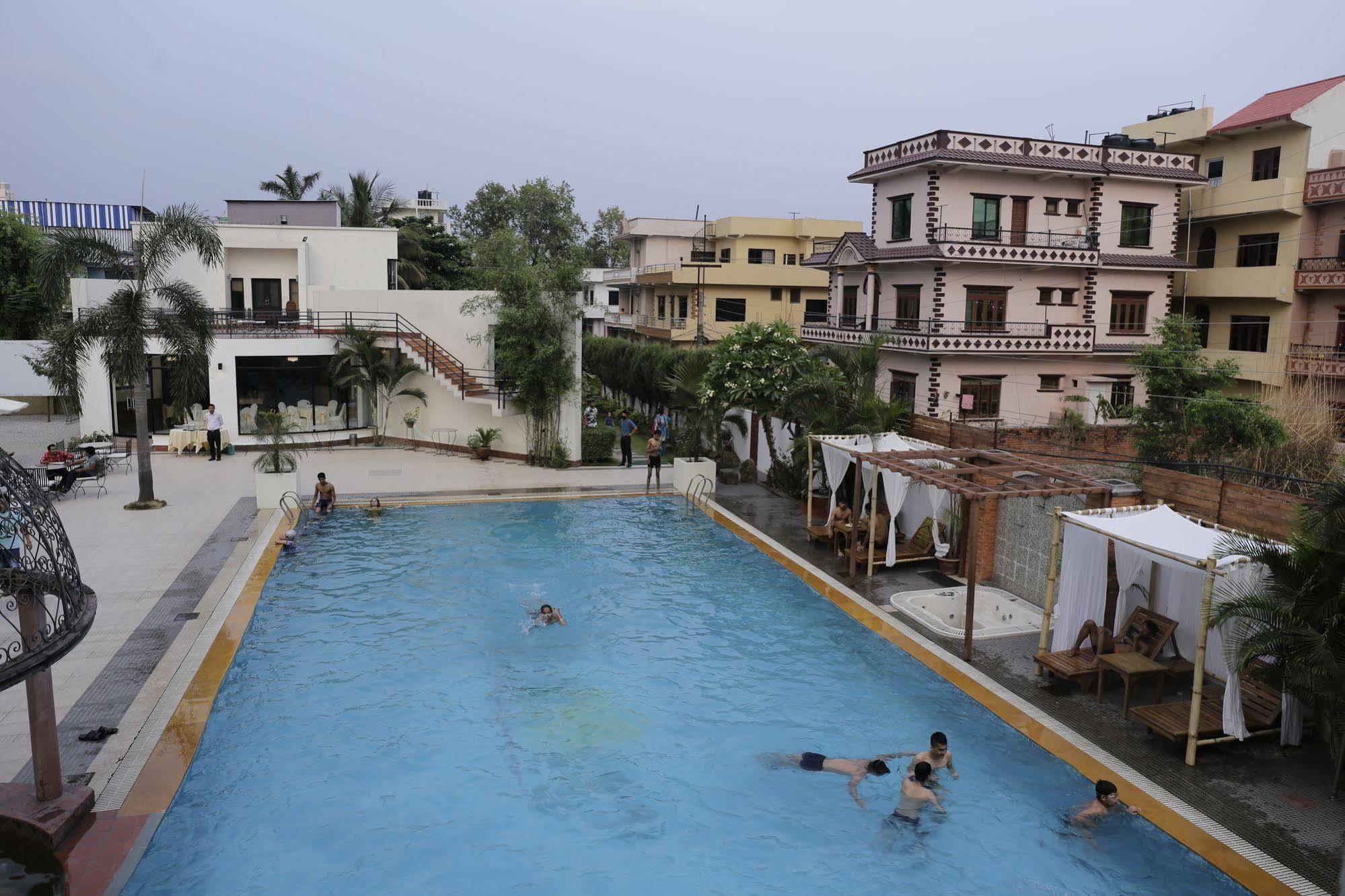 Club Denovo Hotel Butwal Bagian luar foto